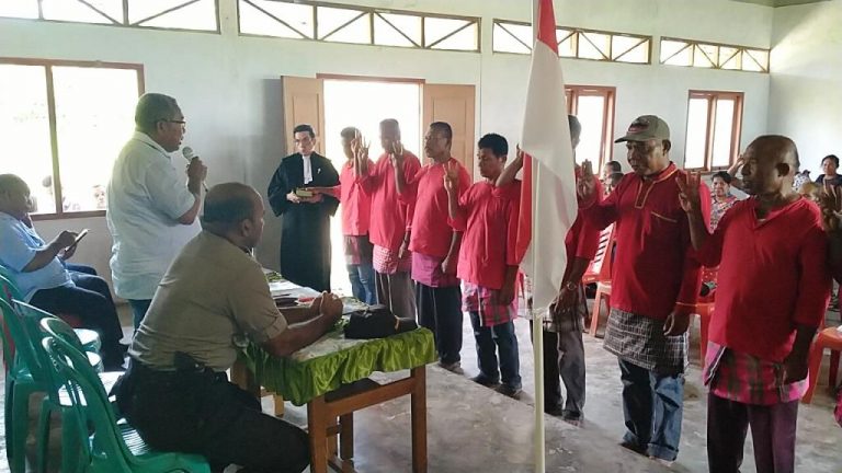 Camat KKB Resmi Lantik 18 Anggota BSO Dua Ohoi