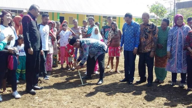 Buka Lomba Permainan Tradisional, Wali Kota Tual Main Kayu Katri Buka Lomba Permainan Tradisional, Wali Kota Tual Main Kayu Katri