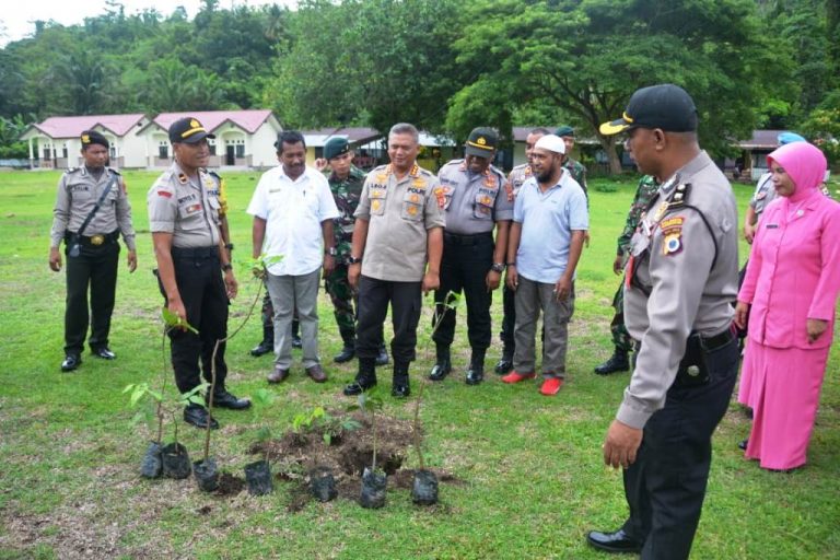 Wujudkan Program Kapolri, Polresta Ambon Giat Penghijauan
