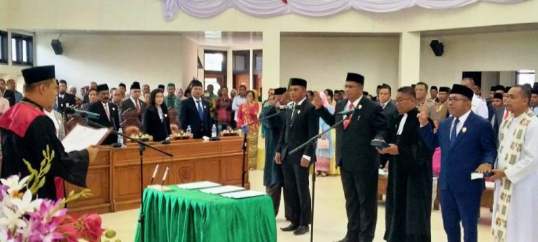 Kudubun Resmi Pimpin DPRD Malra Periode 2019-2024
