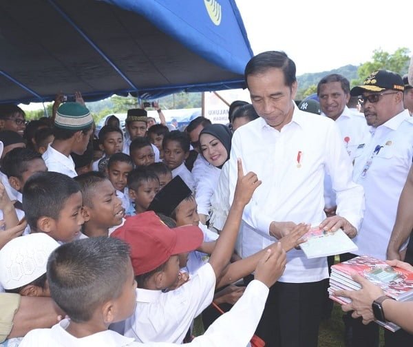 Presiden Tinjau Posko Pengungsi Pascagempa di Ambon