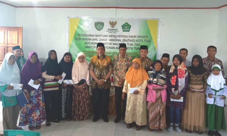 Pemkot Tual Salurkan Bantuan Infaq Kepada Kaum Dhuafa Pemkot Tual Salurkan Bantuan Infaq Kepada Kaum Dhuafa