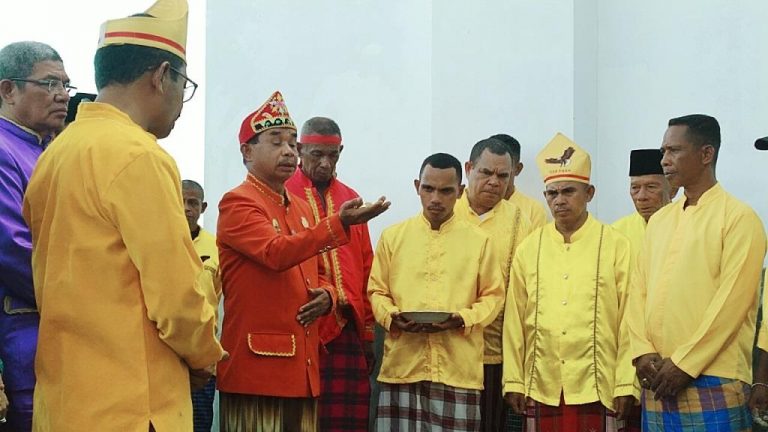 Rat Jab Faan Cabut Huwear di Kantor Bupati Baru