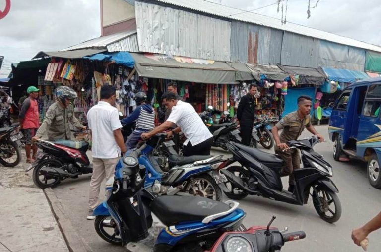 Tepati Janji, Wawali Tual Tindak Pelanggar di Pasar Masrum