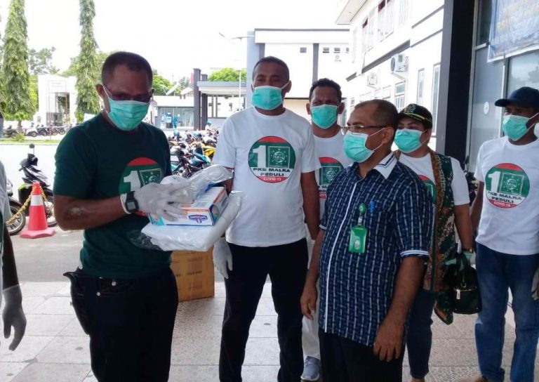 Hadapi Covid-19, DPC PKB Malra Sumbang APD bagi RSUD Karel Sadsuitubun