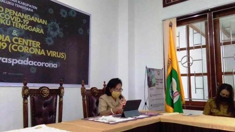 Update Covid-19 Malra: Tim Gustu Salurkan Masker dan Sembako