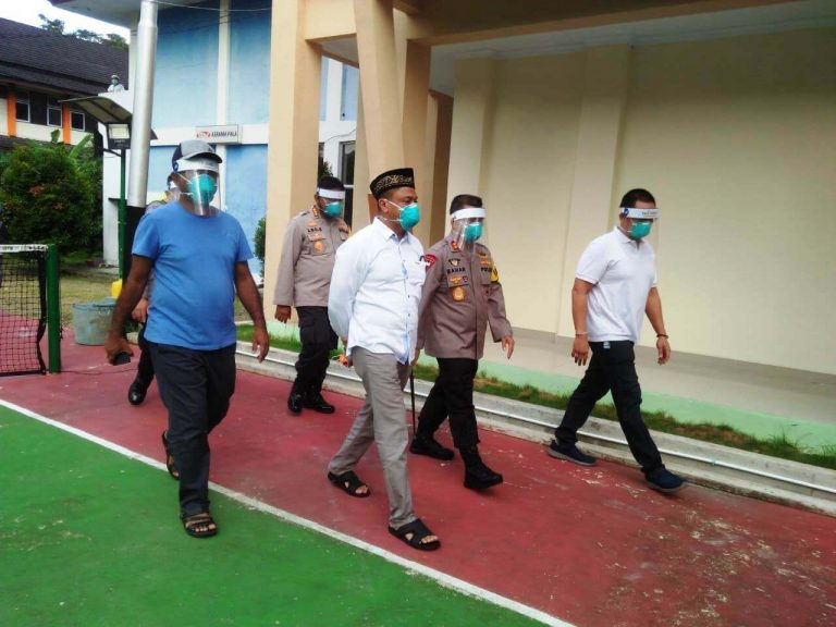Gugus Tugas Maluku Jenguk Pasien Covid-19