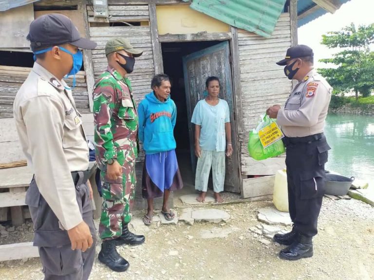 Polsek Kei Besar Bergerak Salurkan Sembako