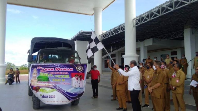 Bupati Maluku Tenggara Lepas Tim Operasi Pasar Murah Bupati Maluku Tenggara Lepas Tim Operasi Pasar Murah