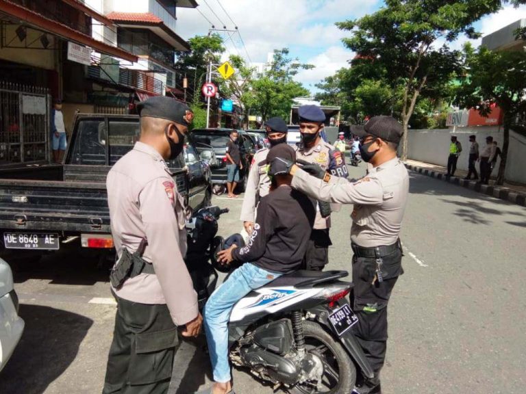 Kompi 1 Batalyon A Pelopor Ikut Patroli Gabungan Mengingatkan Bahaya Covid-19 Kompi 1 Batalyon A Pelopor Ikut Patroli Gabungan Mengingatkan Bahaya Covid-19