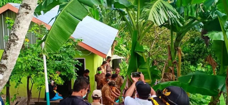 Wali Kota dan Wawali Tual Tinjau Pembangunan Rumah dan Jalan Paving Blok Wali Kota dan Wawali Tual Tinjau Pembangunan Rumah dan Jalan Paving Blok