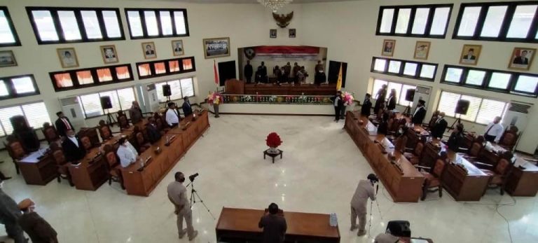 DPRD Malra Gelar Paripurna Penyerahan Rekomendasi kepada Pemda DPRD Malra Gelar Paripurna Penyerahan Rekomendasi kepada Pemda