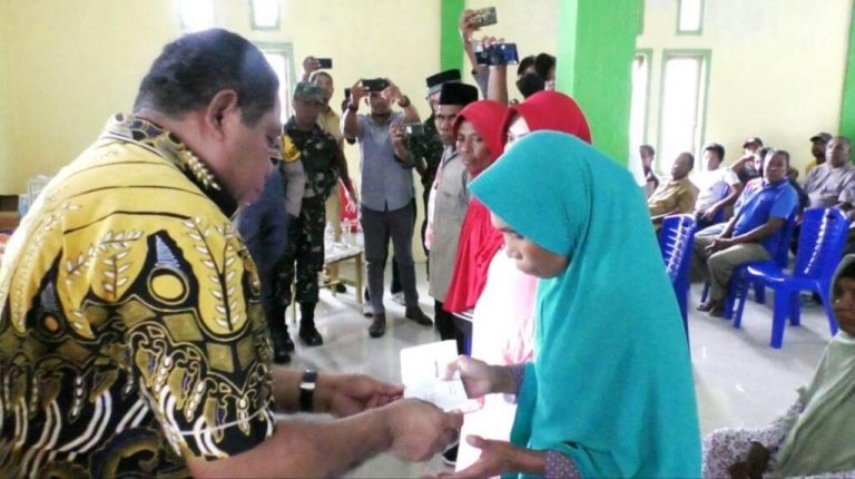 Pemkot Tual Salurkan BLT-DD ke Pulau-pulau Kur dan Kur Selatan Pemkot Tual Salurkan BLT-DD ke Pulau-pulau Kur dan Kur Selatan