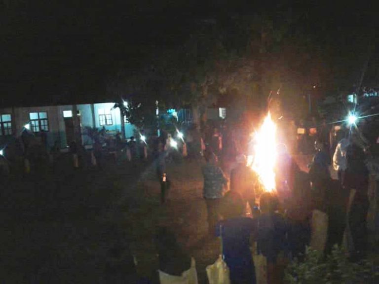 Api Unggun Hiasi Malam Terakhir Kegiatan PKKMB STIS Mutiara Tual