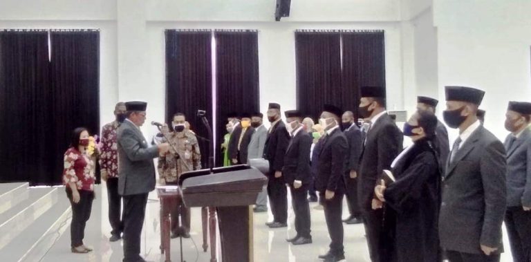 Bupati Malra Lantik Sejumlah Pejabat Administrator dan Pengawas