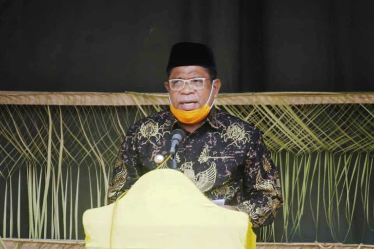 Hadiri Pengukuhan Rat Merohoinean, Wali Kota Tual Tekankan Persaudaraan dalam Bingkai Ain Ni Ain