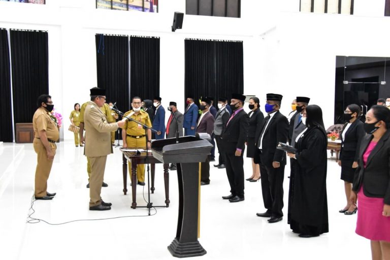 Bupati Hanubun Lantik 23 Pejabat Administrator dan Pengawas