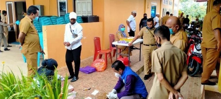 Ratusan ASN Pemerintah Kota Tual Jalani Tes Urine