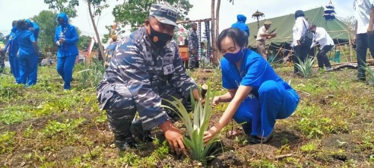 Peringati HUT TNI AL, Lanal Tual Gelar Ziarah, Bakes, dan Baksos