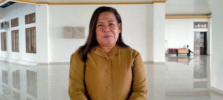 Kepala Dinas Pendapatan Kabupaten Maluku Tenggara Nona Tamnge diwawancarai di Kantor Bupati, Senin (14/9/2020) lalu.