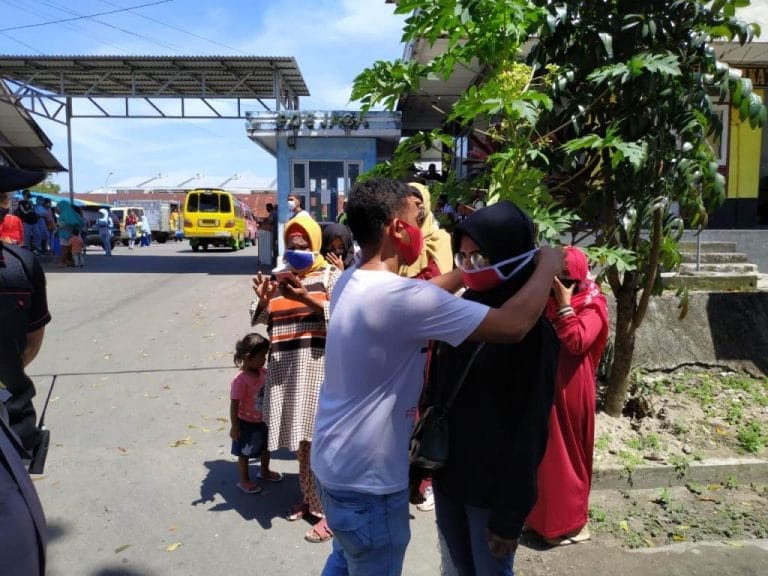 FOTO: Pemuda Renwarin Dukung Program Polri Lakukan Penertiban Masker