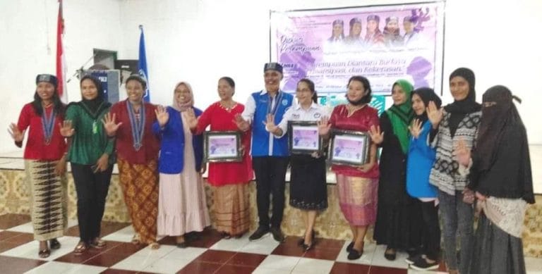 Gerakan Mahasiswa Kristen Indonesia (GMKI) Cabang Tual-Malra mengadakan forum diskusi terkait peran perempuan. Dengan tema “perempuan di antara budaya, emansipasi dan kekerasan,” diskusi digelar di Aula Kodim 1503/Tual, Rabu (21/10/2020). Foto: Fredy Jamrewav