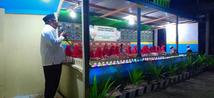 Wali Kota Tual Adam Rahayaan menyampaikan hikmah dalam acara Khatam Quran di Dusun Ngurnila, Desa Tam, Kecamatan Tayando Tam, Kamis (1/10/2020). Foto: Bagian Protokol dan Komunikasi Pimpinan Tual