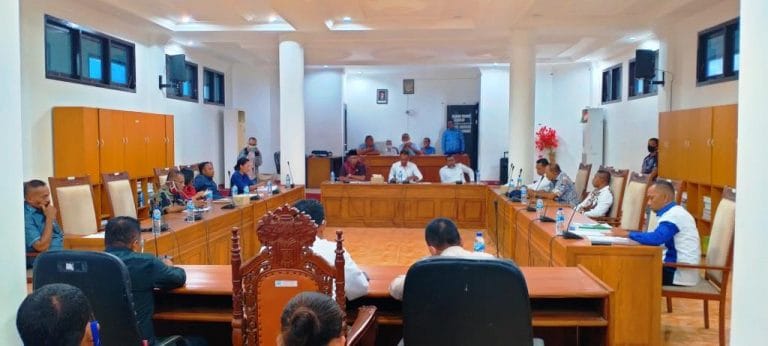 Suasana Rapat Banggar TAPD Malra di ruang rapat Banggar, selasa (10/11/2020). Foto : Labes Remetwa