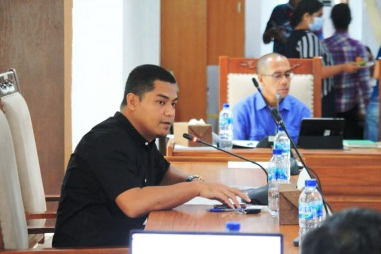 Legislator Pertanyakan Mutu Pelayanan PLN Tual di Maluku Tenggara Legislator Pertanyakan Mutu Pelayanan PLN Tual di Maluku Tenggara