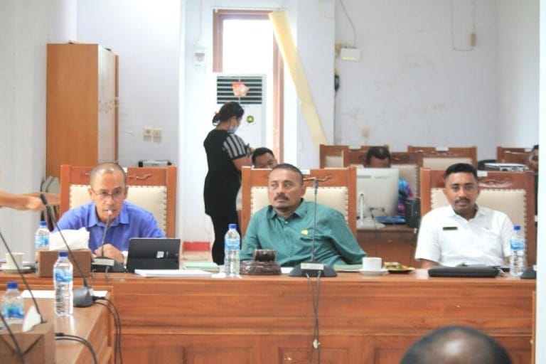 Rapat Komisi II DPRD Malra dengan PLN Hasilkan Dua Kesimpulan Rapat Komisi II DPRD Malra dengan PLN Hasilkan Dua Kesimpulan