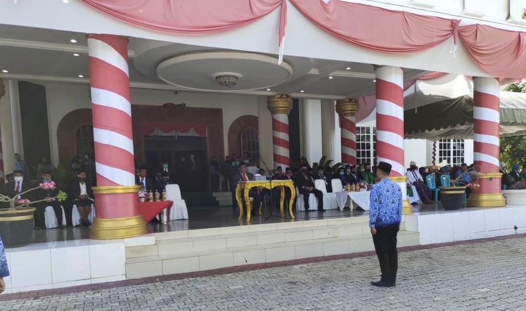 Pengambilan Sumpah dan Janji CPNS Formasi 2018 pada saat upacara peringatan Hari Pahlawan ke-75 di Aula Kantor Walikota Tual, Selasa (10/11/2020). Foto: Fredy Jamrewav
