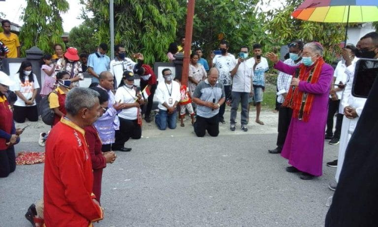 Uskup Agung Merauke Tiba di Kepulauan Kei Uskup Agung Merauke Tiba di Kepulauan Kei