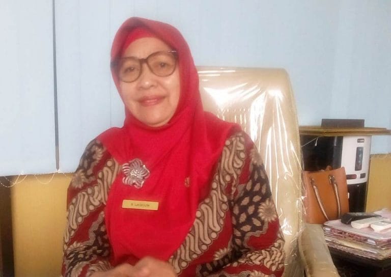 Kepala Dinas Perikanan Kota Tual, Salma Laislouw saat diruang kerjanya Kamis, (10/12/2020) Foto: Fredy Jamrevav