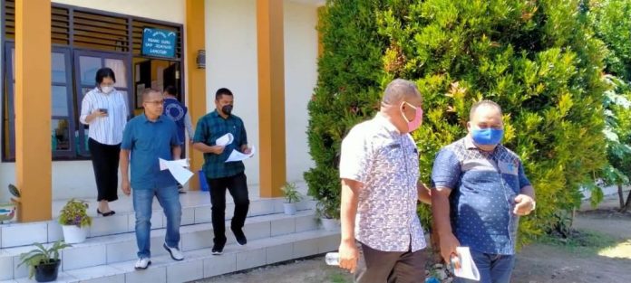 Komisi II DPRD Kabupaten Maluku Tenggara melakukan pengawasan di SMP Seminari St. Yudas Thadeus Langgur, Jumat (11/12/2020). Foto: Labes Remetwa