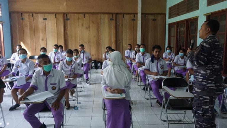 Lantamal IX Gandeng RSPAL Ramelan Surabaya Berikan Pelatihan  Evakuasi Medis Bagi Mahasiswa Keparawatan S1 Universitas Hein Namotemo