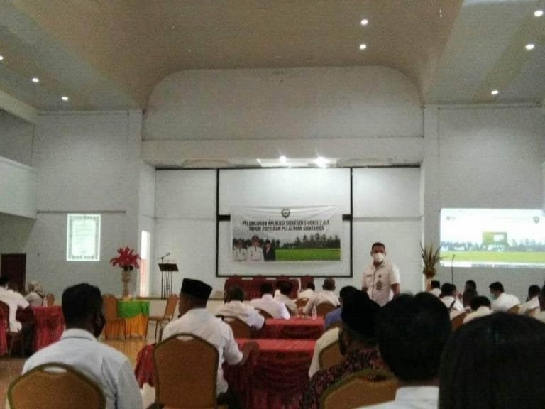Bupati Malra Resmikan Peluncuran Aplikasi SISKEUDES 2021 Versi 2.0.3 Untuk Pemdes di Malra Bupati Malra Resmikan Peluncuran Aplikasi SISKEUDES 2021 Versi 2.0.3 Untuk Pemdes di Malra