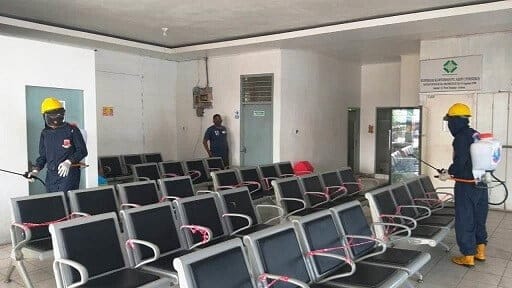 Detasemen Gegana Satbrimob Polda Maluku Gencarkan Penyemprotan Disinfektan