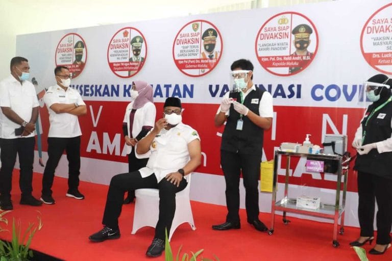 Gubernur dan Forkopimda se-Maluku Ikut Vaksinasi Perdana Covid-19 Gubernur dan Forkopimda se-Maluku Ikut Vaksinasi Perdana Covid-19