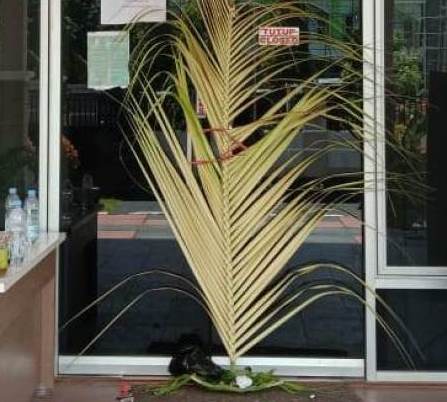 Tangis Saudara Kandung: Huwear, Sakralitas yang Terancam Dinodai Tangis Saudara Kandung: Huwear, Sakralitas yang Terancam Dinodai