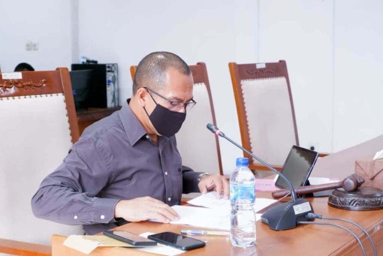 Komisi II Minta Bupati Malra Keluarkan Perbup tentang Kewajiban Mematuhi Protokol Kesehatan Komisi II Minta Bupati Malra Keluarkan Perbup tentang Kewajiban Mematuhi Protokol Kesehatan