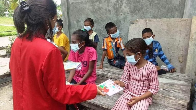 Mahasiswa KKN Untag Surabaya Lakukan Edukasi tentang Penerapan Protokol Kesehatan di Langgur