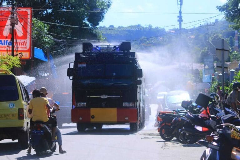 Brimob Maluku Kembali Laksanakan Penyemprotan Disinfektan Skala Besar
