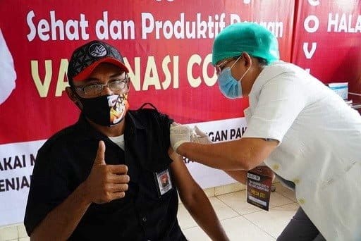 Wartawan Bermaksud Meliput Vaksinasi, Malah Disuntik Vaksin