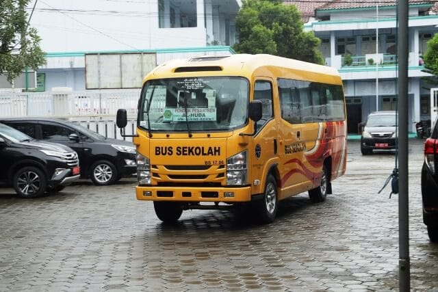 Pemkot Tual Siap Operasikan  Dua Bus Transportasi Sekolah
