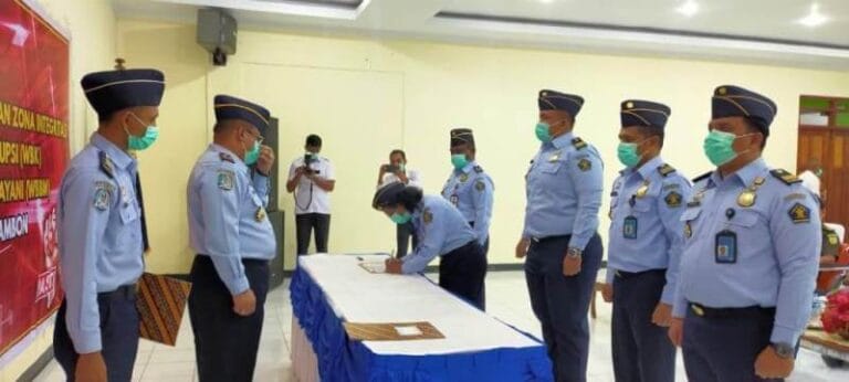 Kanim Kelas I TPI Ambon Deklarasi Janji Kinerja dan Pembangunan Zona Integritas