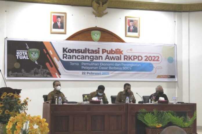 Pemerintah Kota Tual menggelar forum konsultasi publik rancangan awal Rencana Kerja Pemerintah Daerah (RKPD) 2022, di Aula Kantor Walikota Tual, Senin (22/2/2021). Foto: Fredy Jamrewav