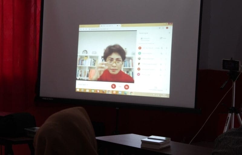 Anggota Majelis Permusyawaratan Rakyat Republik Indonesia (MPR RI) Mercy Chriesty Barends menggelar sosialisasi empat pilar kehidupan berbangsa dan bernegara kepada warga Kabupaten Maluku Tenggara secara virtual, Senin (8/2/2020). Foto: Labes Remetwa