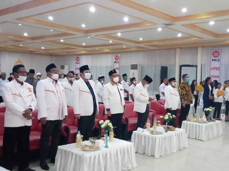 Isnaeni Rabrusun resmi Dilantik sebagai Ketua DPD PKS Malra