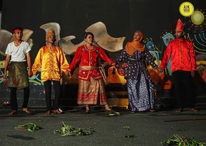 Teatrikal Puisi Kei Dalam Peradaban Hukum Adat Larvul Ngabal Minggu, (21/032020) Sumber Foto: Facebook Andrey Jacob