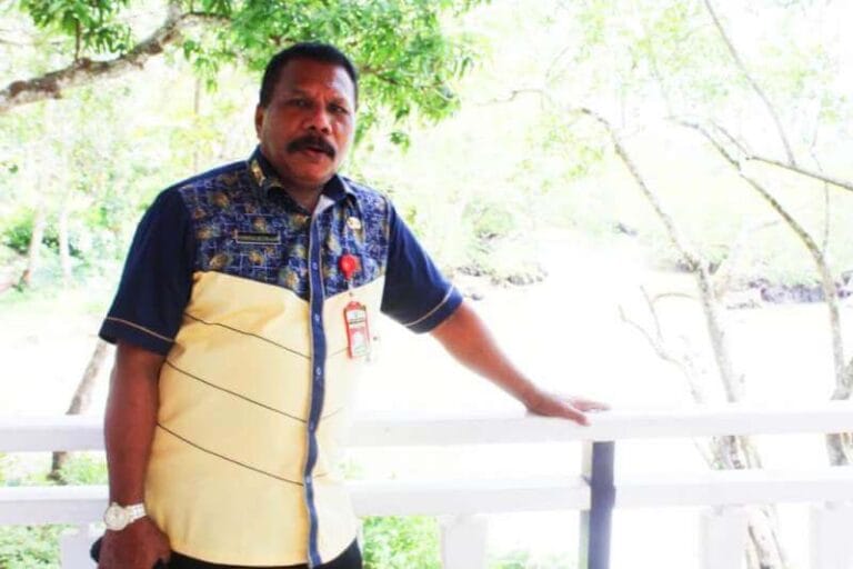 Kepala Badan Perencanaan, Penelitian dan Pembangunan Daerah Kabupaten Maluku Tenggara Bernadus Rettob. Foto: Fredy Jamrewav